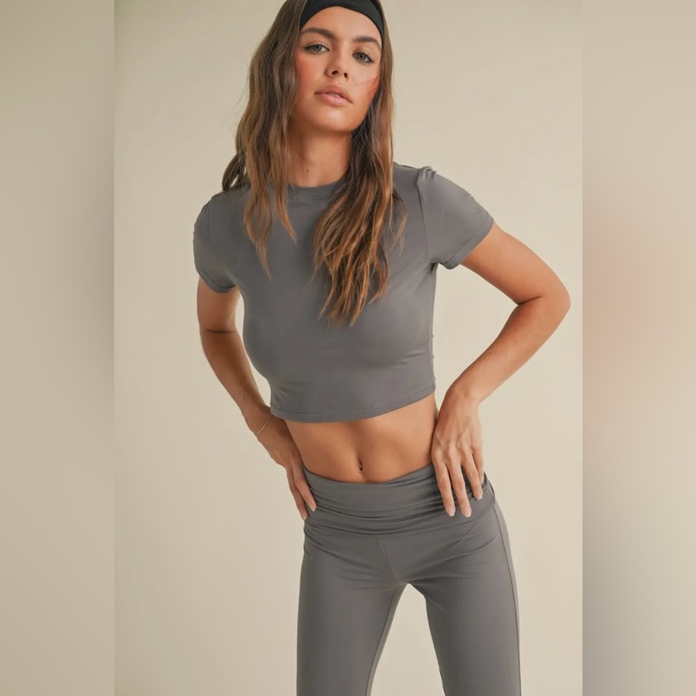 🩶EUC Kimberly C "Buttery🧈Soft🥰 Stretchy🙌🏻 Cropped TOP ONLY" Gray🩶 Large